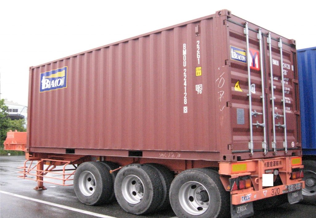 Dry storage container